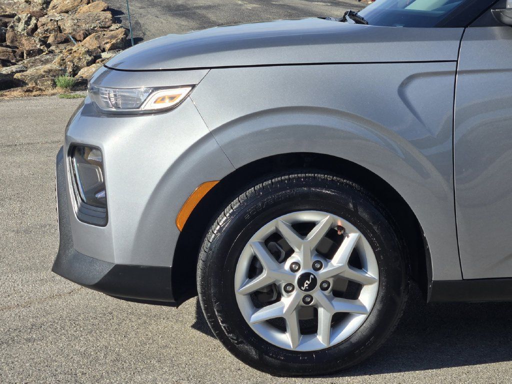 Used 2022 Kia Soul LX w/ Technology Package FWD image 9