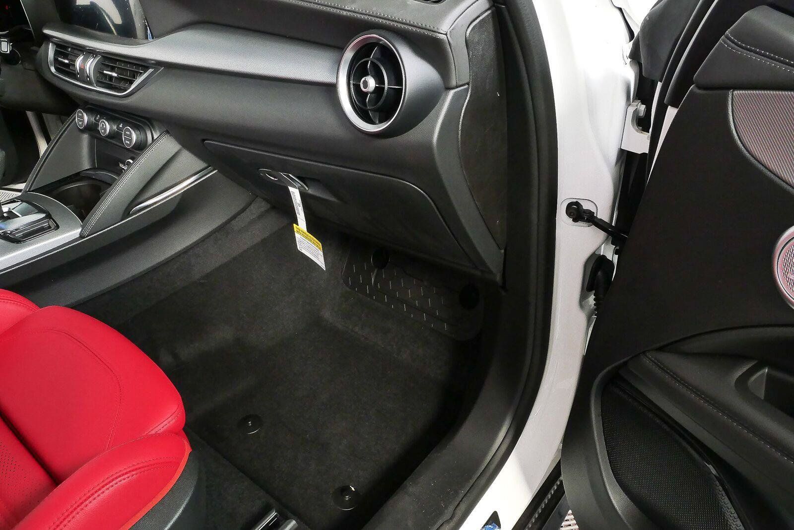 New 2026 Alfa Romeo Stelvio Sprint AWD/4WD image 25
