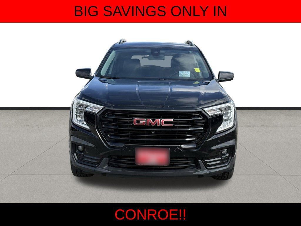 Used 2022 GMC Terrain SLT w/ Tech Package FWD image 2