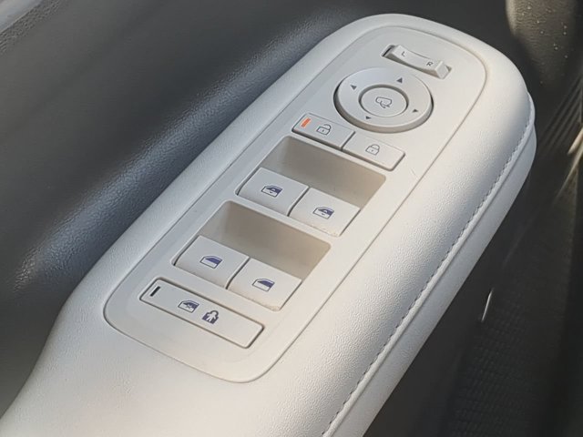 Used 2025 Hyundai Santa Fe Limited FWD image 30