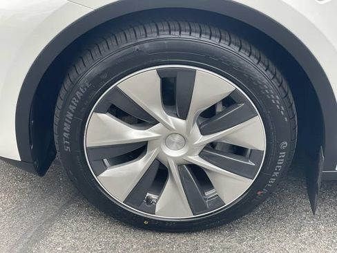Used 2023 Tesla Model Y Long Range AWD/4WD image 38