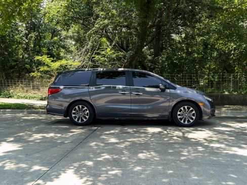 Used 2024 Honda Odyssey EX-L image 10