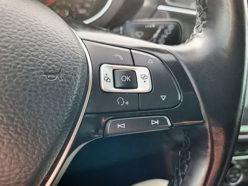 Used 2018 Volkswagen Tiguan SE w/ 3rd Row Seat Package image 18