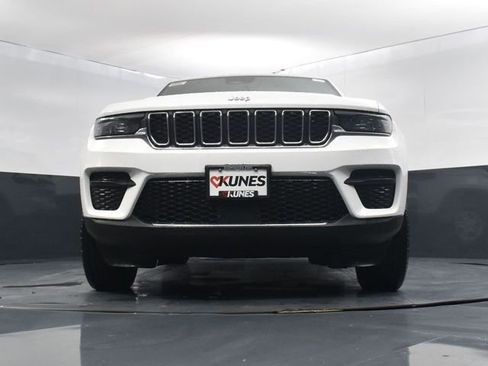 New 2025 Jeep Grand Cherokee Laredo w/ MOPAR Finishing Package AWD/4WD image 45