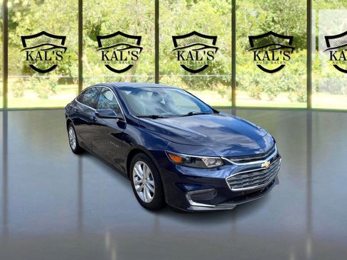 Used 2018 Chevrolet Malibu Hybrid w/ Driver Confidence Package image 3