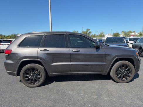 Used 2019 Jeep Grand Cherokee Altitude RWD image 8