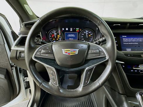 Used 2025 Cadillac XT5 Premium Luxury w/ Technology Package AWD/4WD image 9