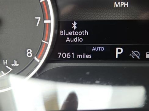 Certified 2025 Nissan Rogue SV image 21