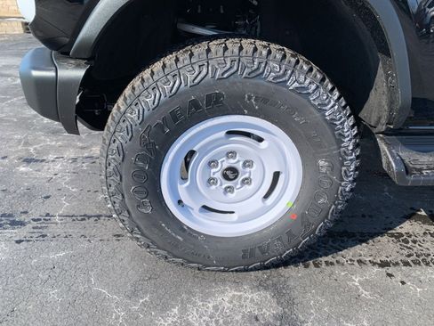 New 2025 Ford Bronco Heritage Edition image 9