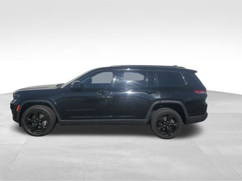Used 2022 Jeep Grand Cherokee L Limited w/ Black Appearance Package image 2