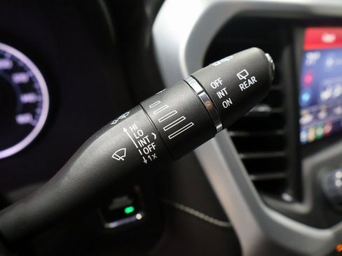 Used 2023 GMC Acadia SLT image 46