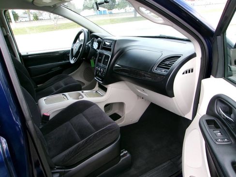 Used 2014 Dodge Grand Caravan SXT image 8