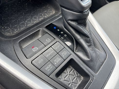 Used 2022 Toyota RAV4 XLE Premium AWD/4WD image 22
