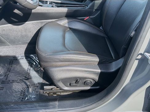 Used 2024 Jeep Compass Limited image 17