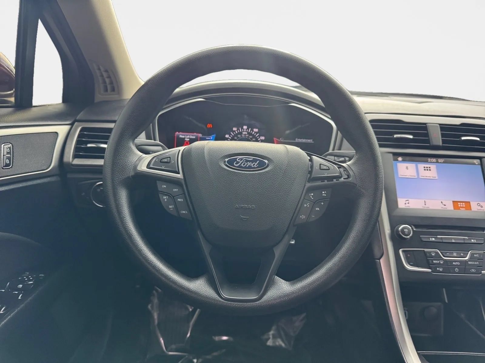 Used 2017 Ford Fusion SE w/ Fusion SE Technology Package FWD image 14
