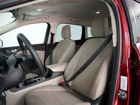 Used 2019 Ford Escape SE image 46