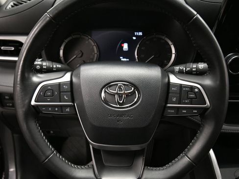 Certified 2024 Toyota Highlander LE image 12