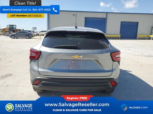 Used 2025 Chevrolet Trax LS w/ Driver Confidence Package FWD image 8