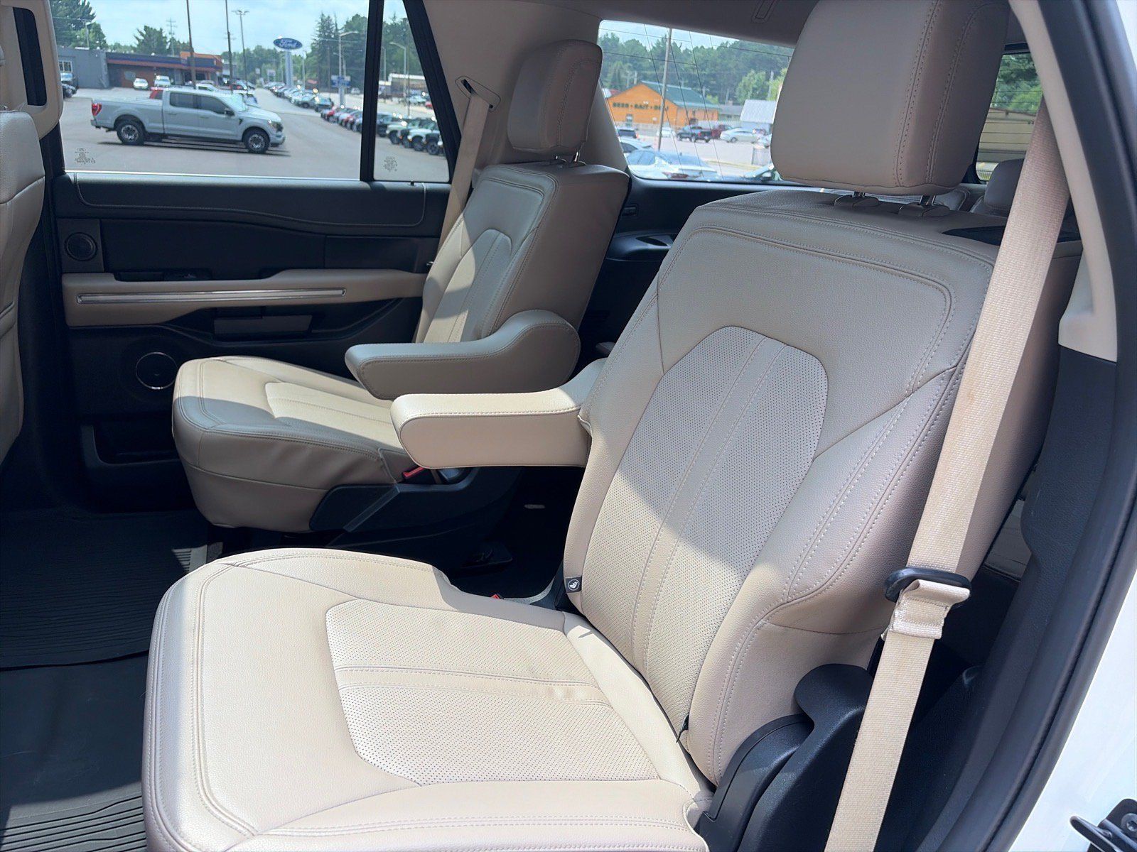 Used 2023 Ford Expedition Limited AWD/4WD image 12