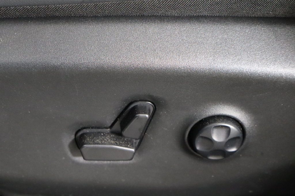 Used 2025 Chrysler Pacifica Select FWD image 24