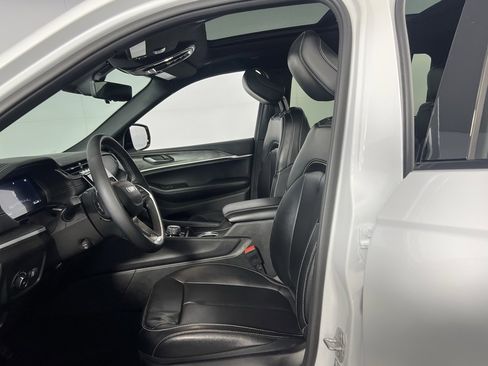 Used 2024 Jeep Grand Cherokee L Limited w/ Luxury Tech Group II image 15