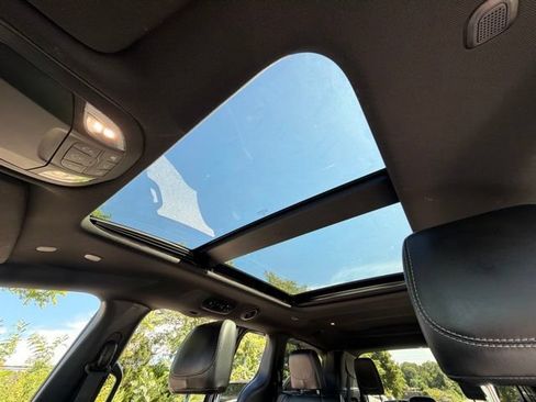 Used 2025 Chrysler Pacifica Limited FWD image 32