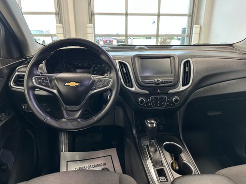 Used 2018 Chevrolet Equinox LT FWD image 16