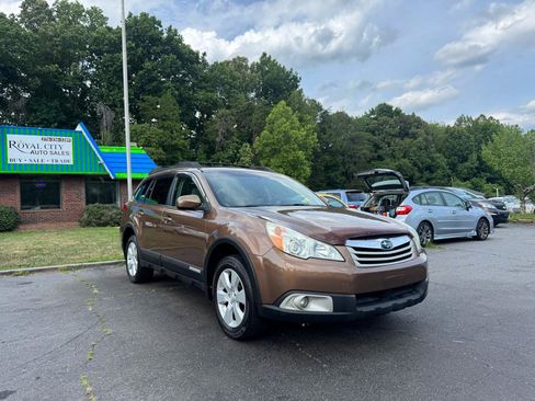 Used 2011 Subaru Outback 2.5i Premium AWD/4WD image 3