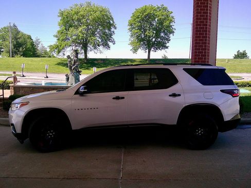 Used 2021 Chevrolet Traverse Premier w/ Redline Edition AWD/4WD image 8