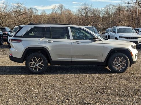 New 2025 Jeep Grand Cherokee Limited image 2