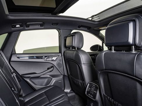 Certified 2026 Porsche Macan AWD/4WD image 16
