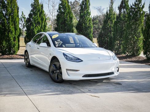 Used 2020 Tesla Model 3 Standard Range image 2