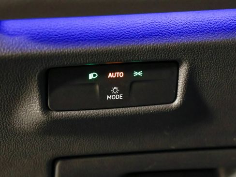 Used 2025 Volkswagen Tiguan SE R-Line AWD/4WD image 25