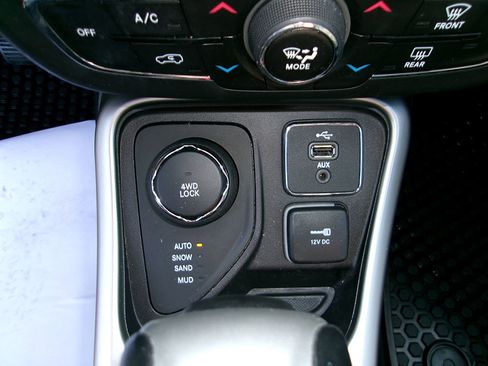 Used 2018 Jeep Compass Latitude w/ Popular Equipment Group AWD/4WD image 15