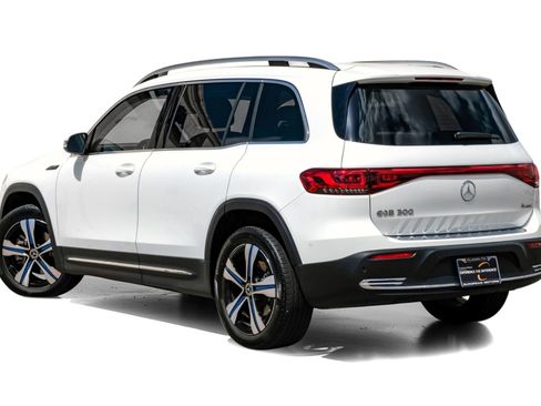 Used 2023 Mercedes-Benz EQB 300 4MATIC image 9