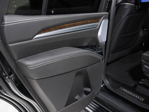 Used 2025 Cadillac Escalade Sport Platinum AWD/4WD image 32