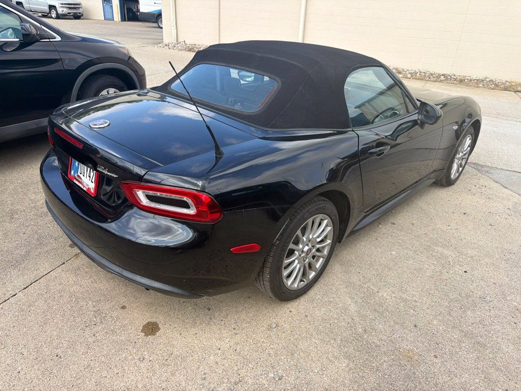 Used 2017 FIAT 124 Spider Classica RWD image 4
