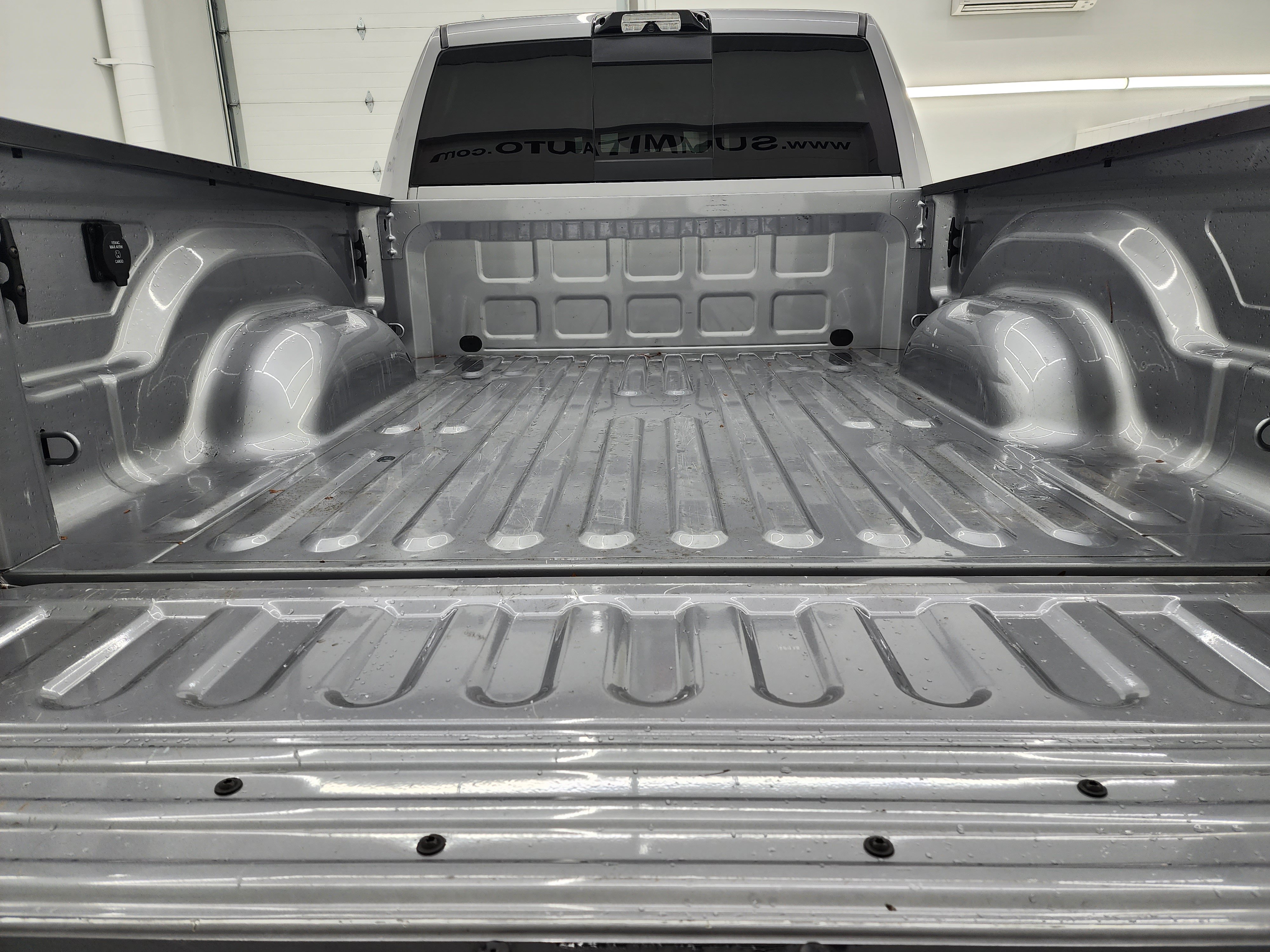 Used 2024 RAM 2500 Laramie w/ Night Edition AWD/4WD image 27