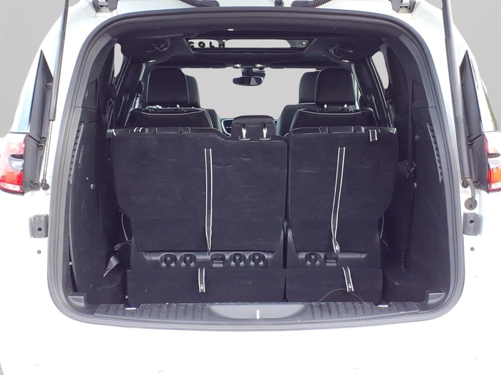 Used 2025 Chrysler Pacifica Limited FWD image 8