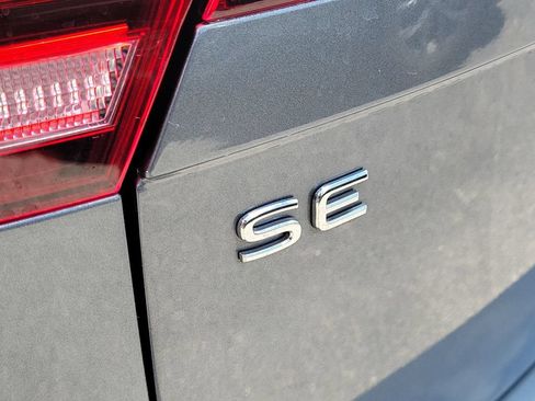 Used 2023 Volkswagen Tiguan SE FWD image 5