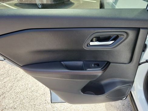 Used 2025 Nissan Rogue SV image 12