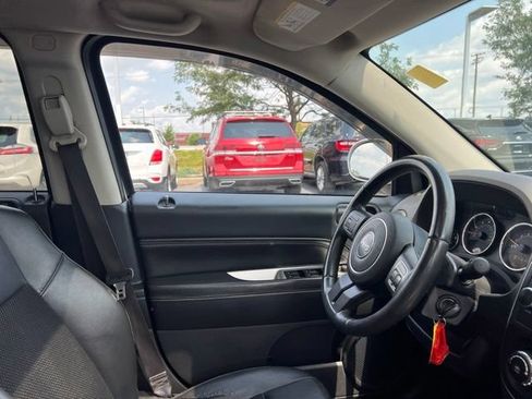 Used 2014 Jeep Compass Latitude w/ Sun/Sound Group AWD/4WD image 28