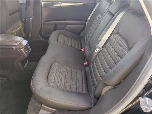 Used 2016 Ford Fusion SE image 17