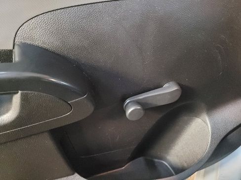 Used 2017 Chevrolet Sonic LT FWD image 27