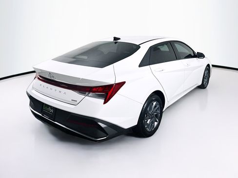 Used 2025 Hyundai Elantra Blue image 9