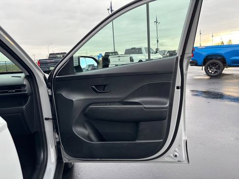 Used 2025 Hyundai Kona SEL image 26