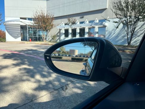 Used 2016 Volkswagen Golf S image 24