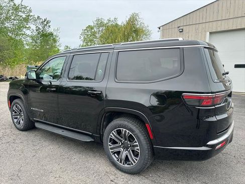 Certified 2024 Jeep Wagoneer Series II w/ Flexible Seating Group AWD/4WD image 17