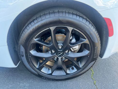 Used 2025 Chrysler Pacifica Limited image 28