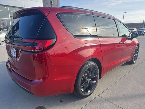 New 2026 Chrysler Pacifica Select w/ S Appearance Package FWD image 32